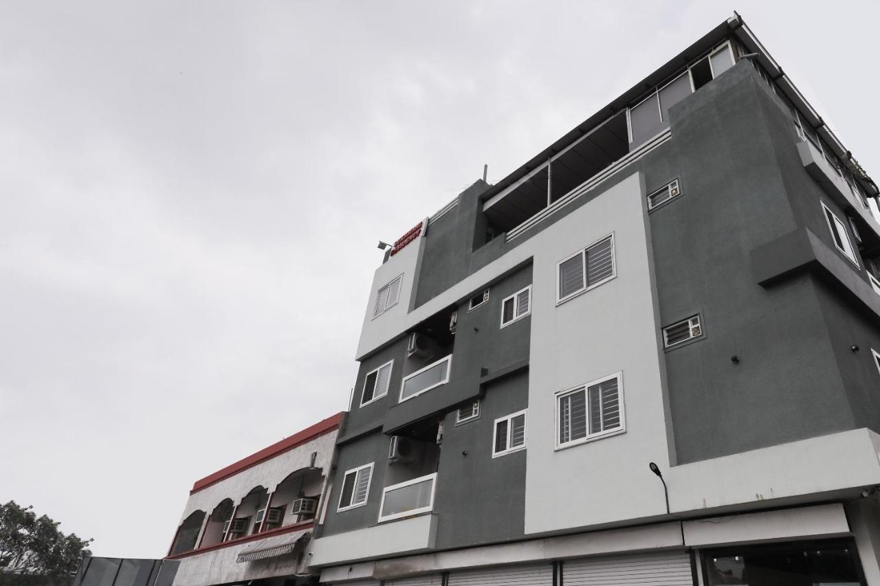 Отель Oyo 60577 Sukhmani Residency Индаур Экстерьер фото